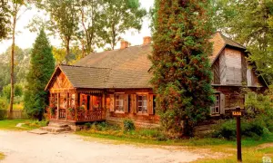 Skansen Kurpiowski Nowogród: Planuj wizytę! Atrakcje, historia, ceny