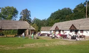 Skansen Filmowy Soplicowo: Pan Tadeusz na żywo! Przewodnik po Cichowie