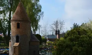 Skansen Miniatur Pobiedziska: Polska w miniaturze. Planuj wizytę!