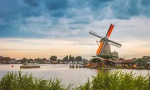 Zaanse Schans czy Kinderdijk? Który skansen z wiatrakami wybrać?