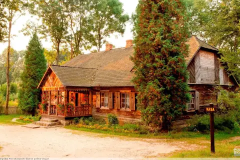 Skansen Kurpiowski Nowogród: Planuj wizytę! Atrakcje, historia, ceny