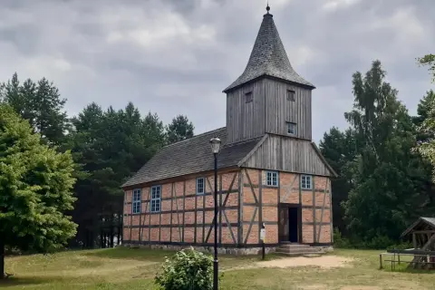 Kaszubskie skanseny: Wdzydze czy Szymbark który wybrać?