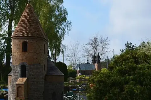 Skansen Miniatur Pobiedziska: Polska w miniaturze. Planuj wizytę!
