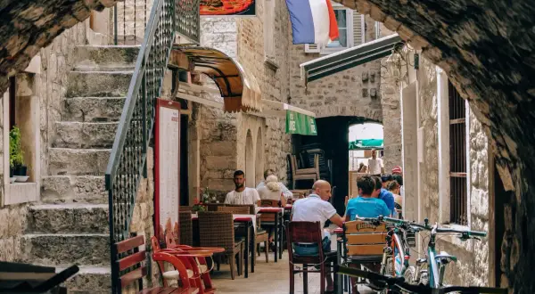 Trogir: Gdzie zjeść? Twoje sprawdzone miejsca i dalmatyńskie smaki