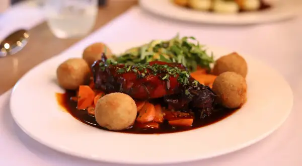 Słupsk: Gdzie zjeść? Najlepsze restauracje na każdą okazję!