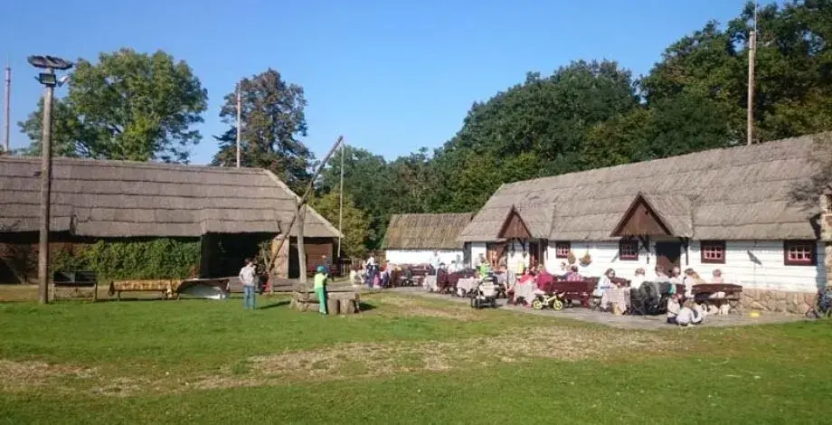 Skansen Filmowy Soplicowo: Pan Tadeusz na żywo! Przewodnik po Cichowie