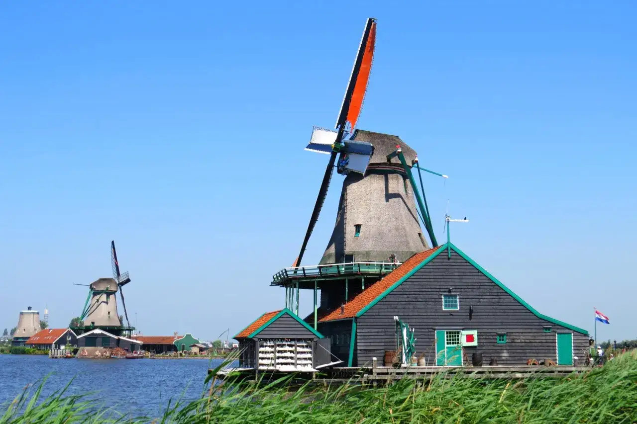 Zaanse Schans wiatraki domy drewniane
