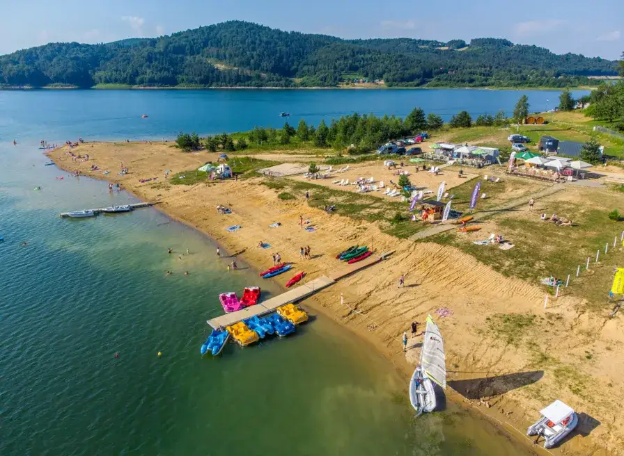 Jezioro Mucharskie sporty wodne plaża