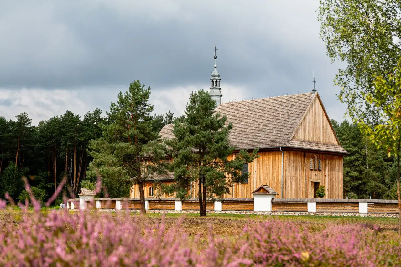 Kości&oacute;ł z Rzochowa skansen Kolbuszowa
