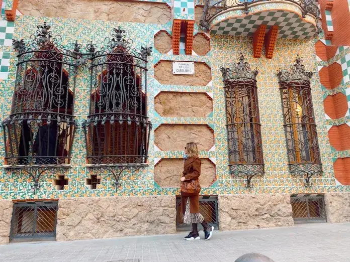 Urokliwe place w dzielnicy Gràcia Barcelona