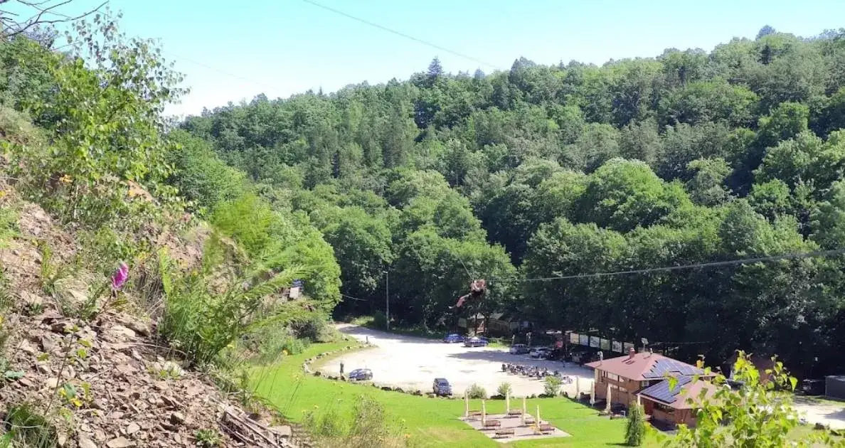 Leśny Park Przygody Skalisko Złoty Stok, tyrolka nad kamieniołomem