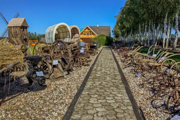 Skansen Bicz Konin: Czy warto? Kompletny przewodnik dla rodzin